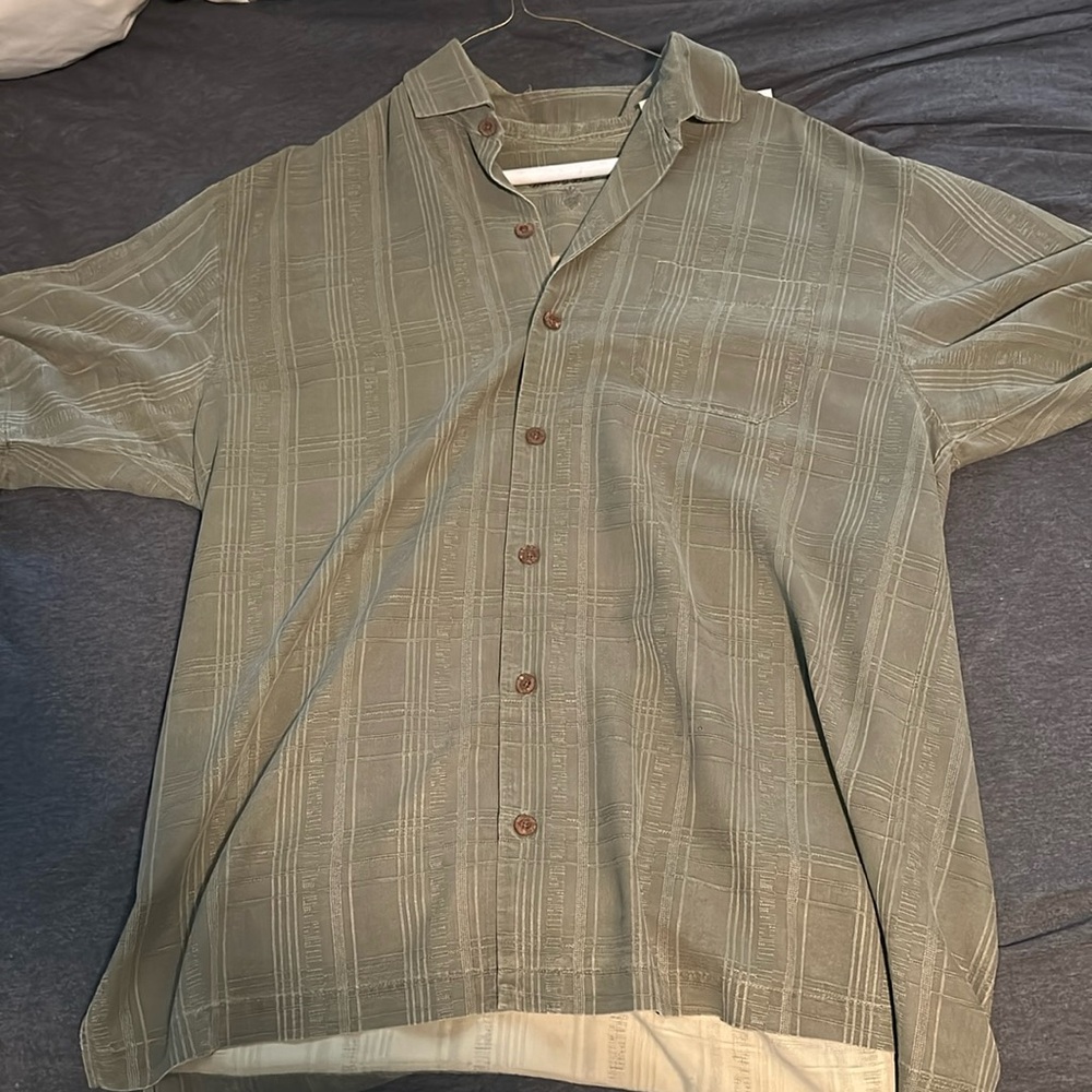 Tommy Bahama Button Up Shirt Size Large (Hawaiian/Camp Collar)
